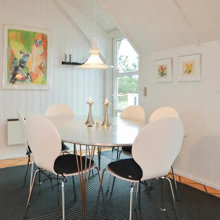 Beach Front Home In Blavand With Sauna Nyaraló