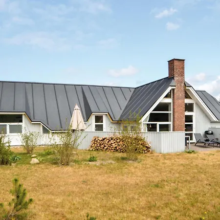Beach Front Home In Blavand With Sauna Nyaraló