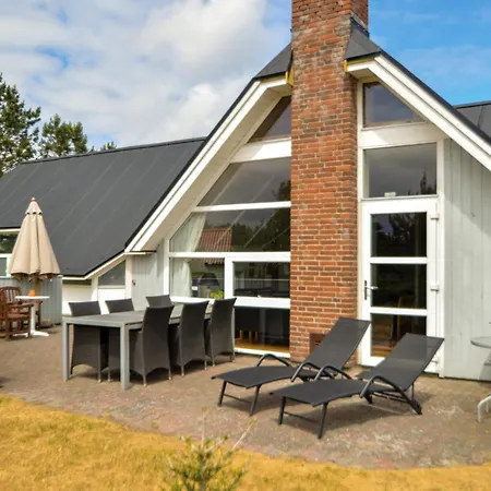 Nyaraló Beach Front Home In Blavand With Sauna