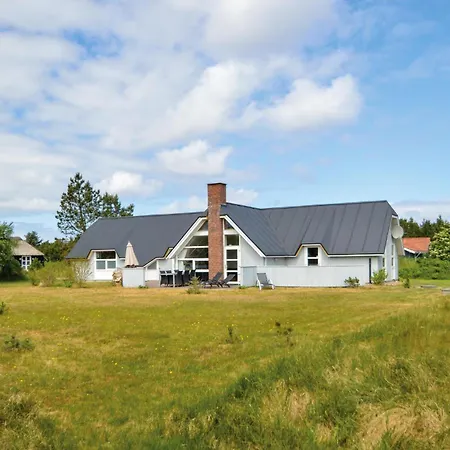 Beach Front Home In Blavand With Sauna Nyaraló *