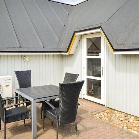 Nyaraló Beach Front Home In Blavand With Sauna *