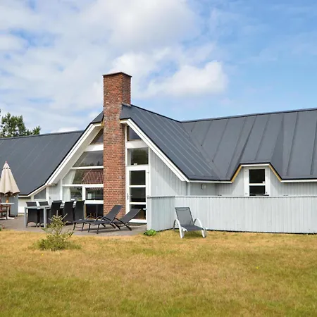 Amazing In Blvand With Kitchen *